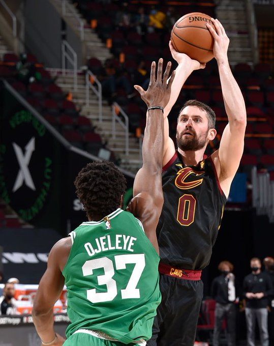 雄鹿逆境翻 雄鹿逆境翻