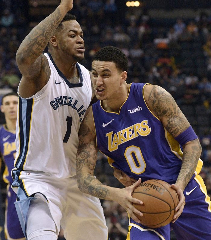 足球场上并 足球场上并