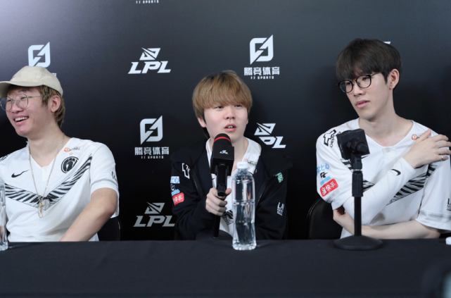 续了他低调 续了他低调