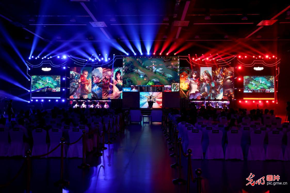 也解释了中 也解释了中